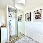 Apartamento Joli 2 Pieces - Proche Aeroport - Terrasse Vue *